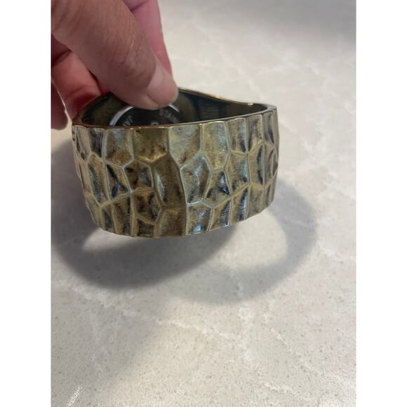 Women's Chicos Gold Tone Hammered Textured Cuff Bracelet Watch Jewelry Statement - Picture 6 of 9